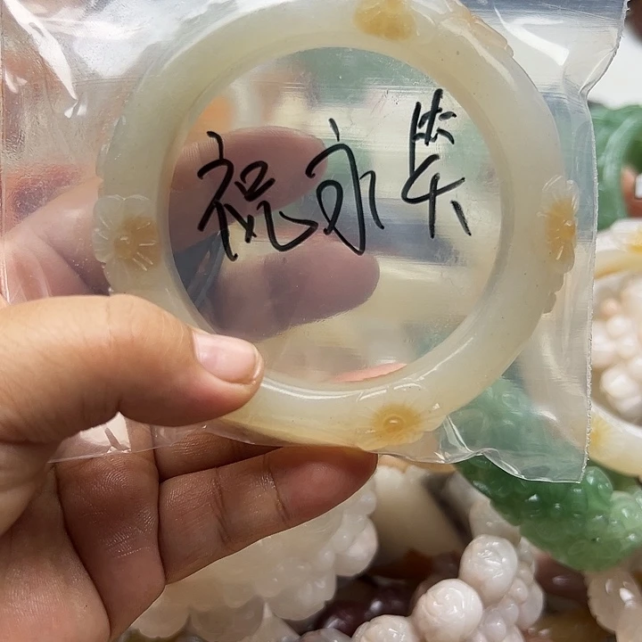 未镶嵌手镯石英岩玉祝*笑