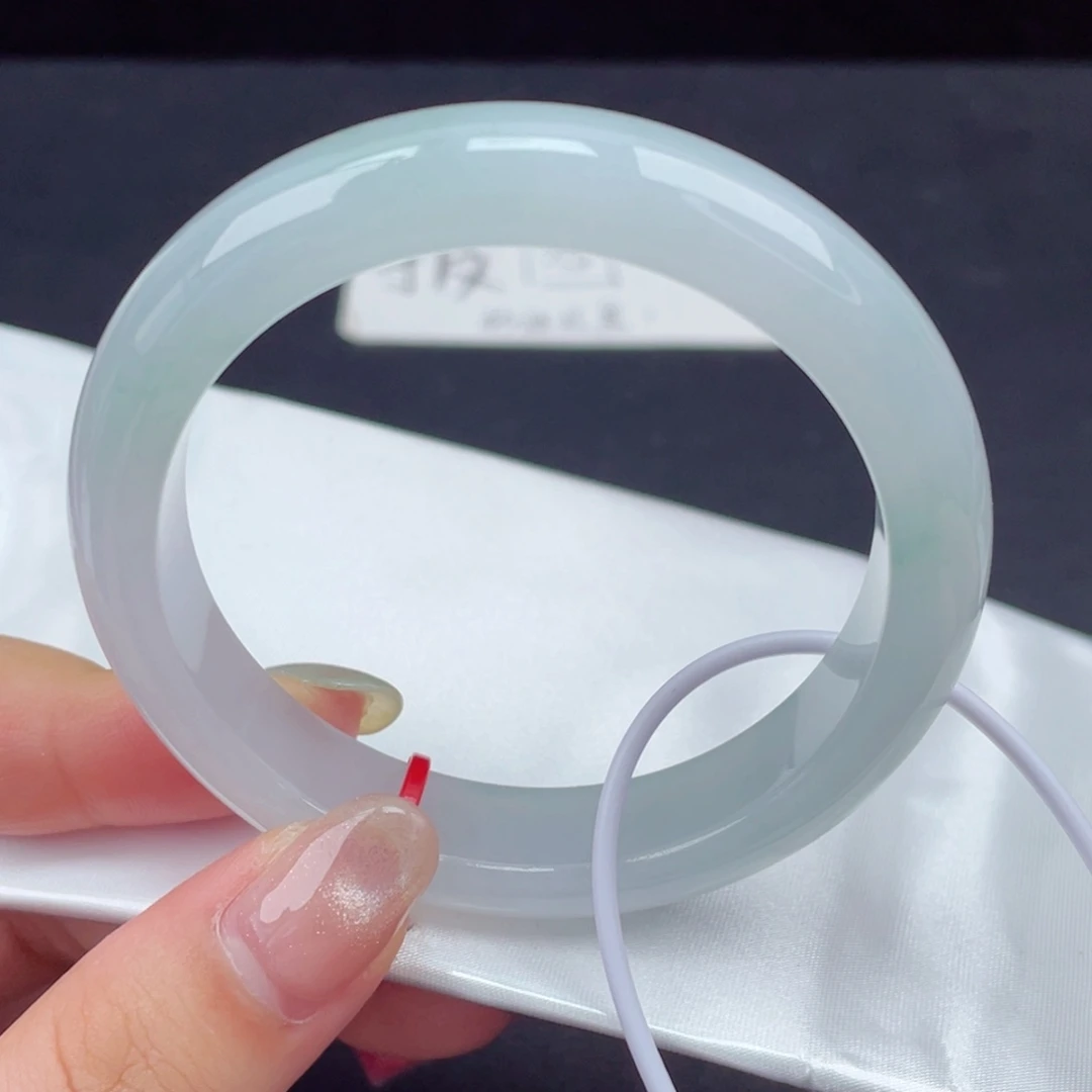 翡翠手镯未镶嵌55圈口