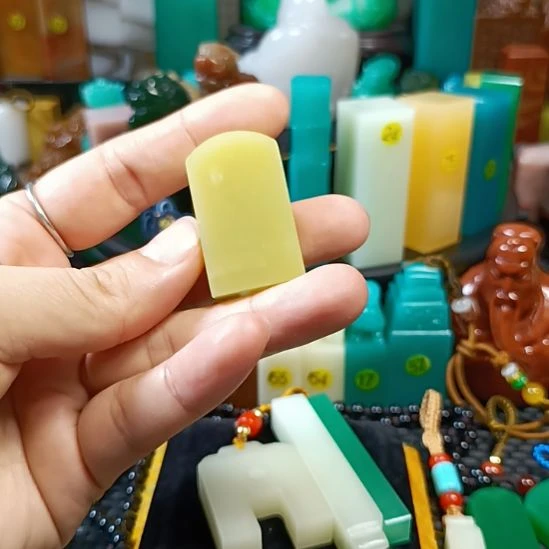 熊***斌寿山石印石艾叶绿扁章