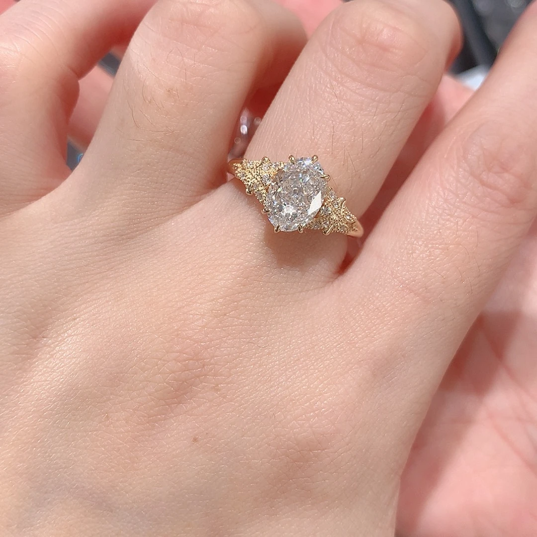 实验室培育钻石18K金镶嵌椭圆氛围感钻戒