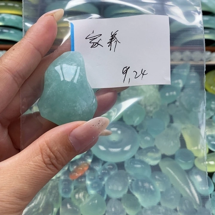 未镶嵌蛇纹石玉手镯家*兔