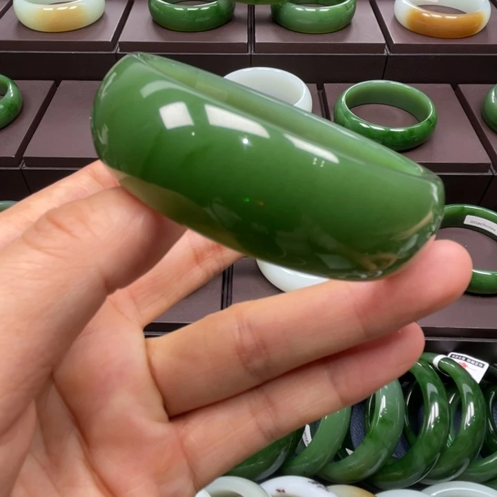 和田玉（碧玉）未镶嵌手镯