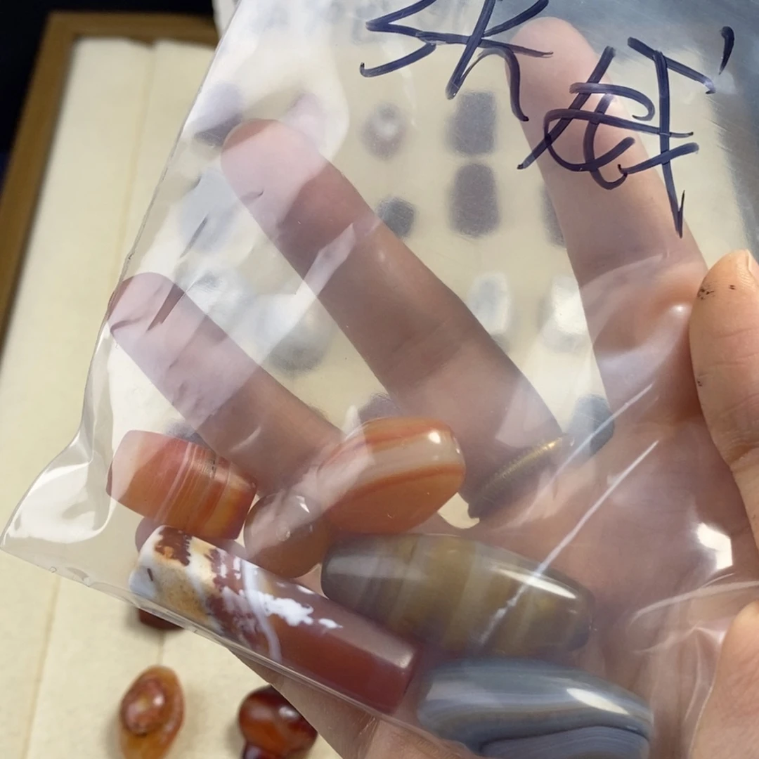 张***威玛瑙/玉髓合金颈饰