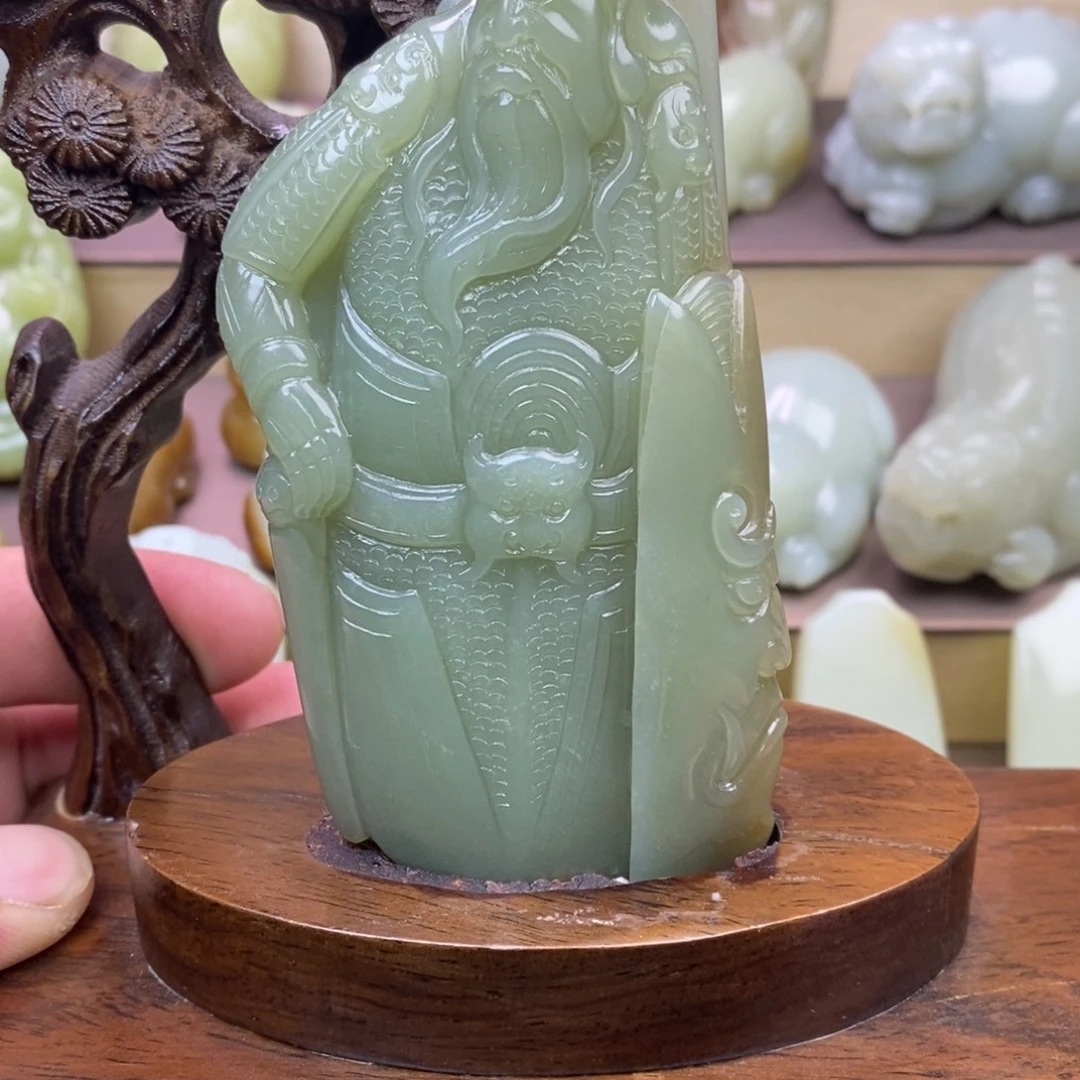 和田玉未镶嵌把件