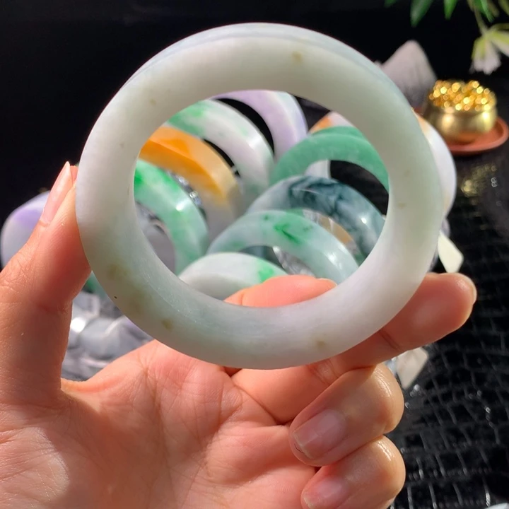 定制翡翠未镶嵌手镯