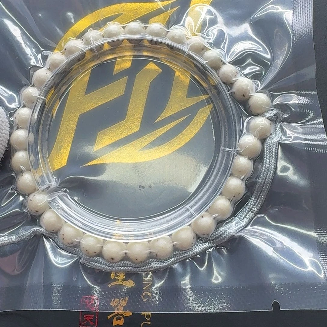 星月菩提吊坠15梵天冰白通体龙蛋7圆手持一物一图