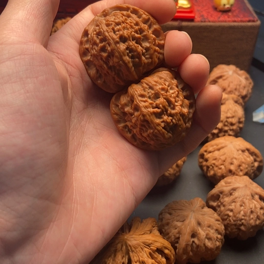 小***手文玩核桃吊坠白狮子