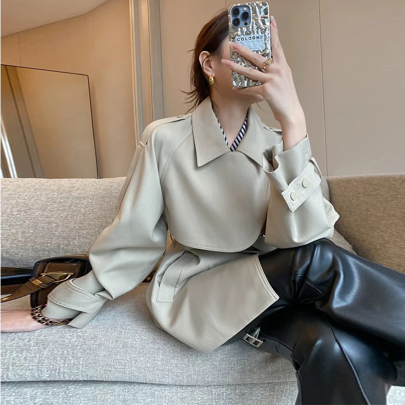 春秋斗篷风衣外套女2025新款设计感复古英伦气质短款小个子大衣