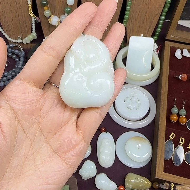 颈饰未镶嵌和田玉