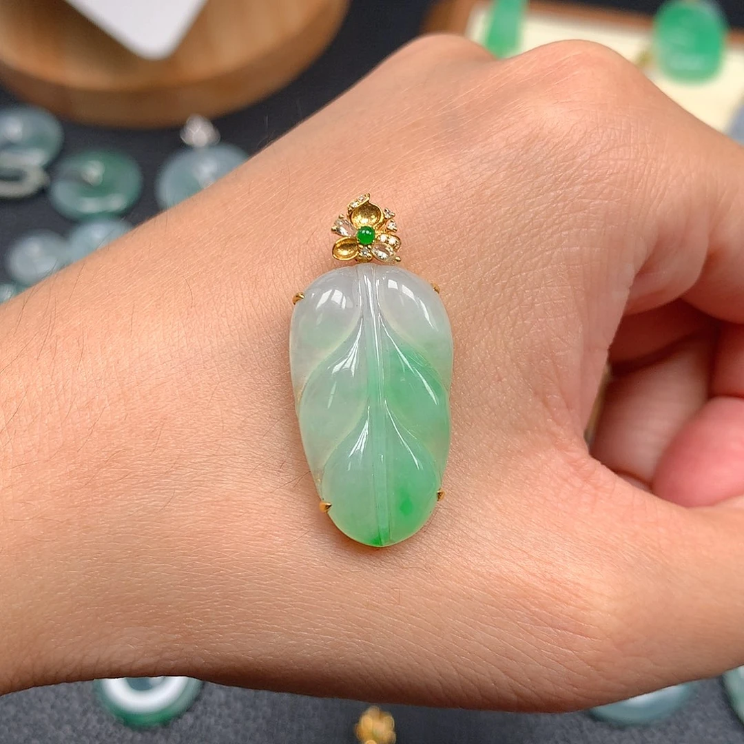 吊坠(不含链)18K金镶嵌翡翠