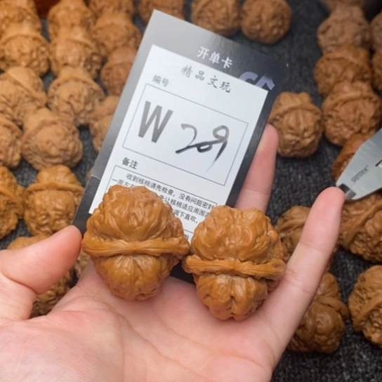 吊坠桃核我是第一百36