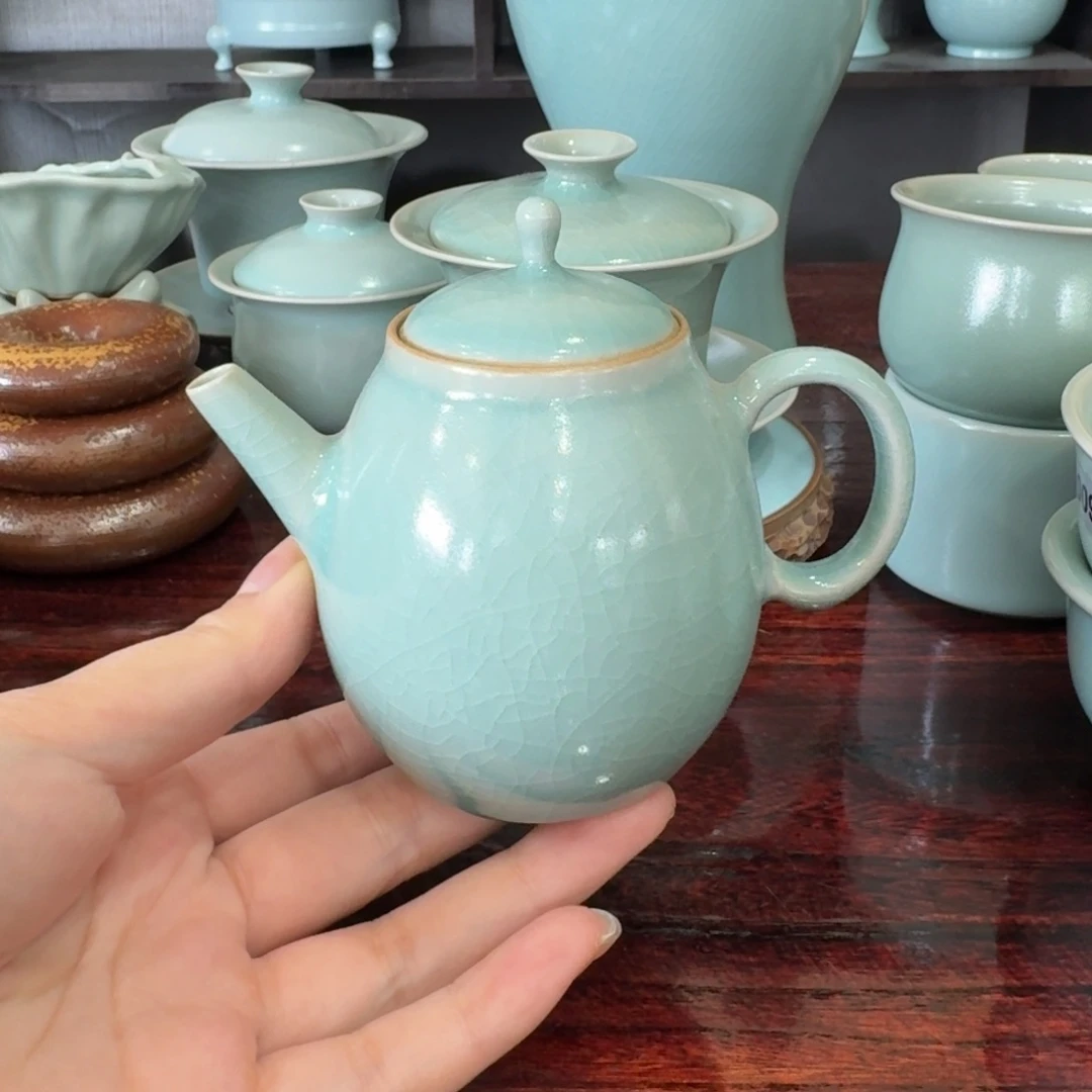瓷喜壶。。。。。。。。。。。。。。。