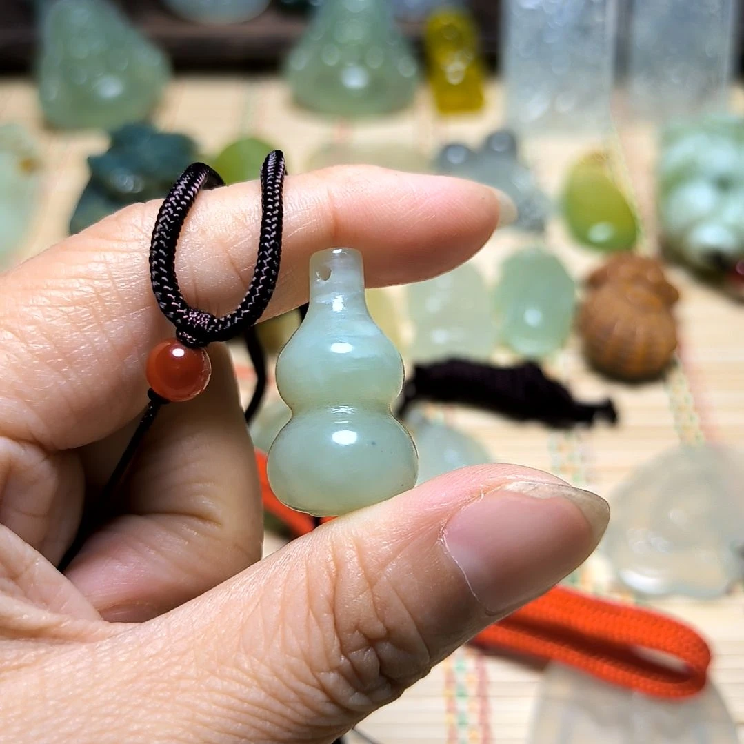 Q***.岫玉未镶嵌吊坠(不含链)