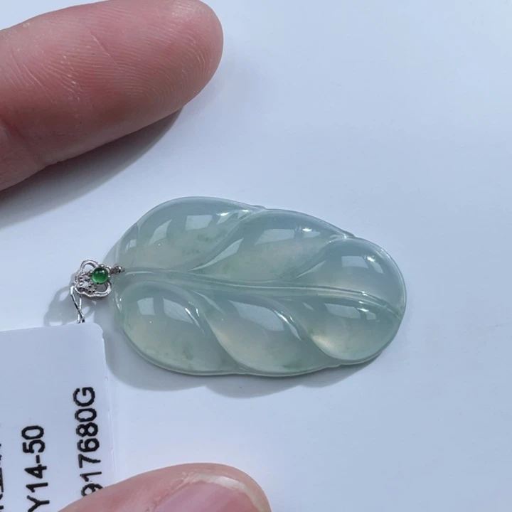 颈饰18K金镶嵌翡翠