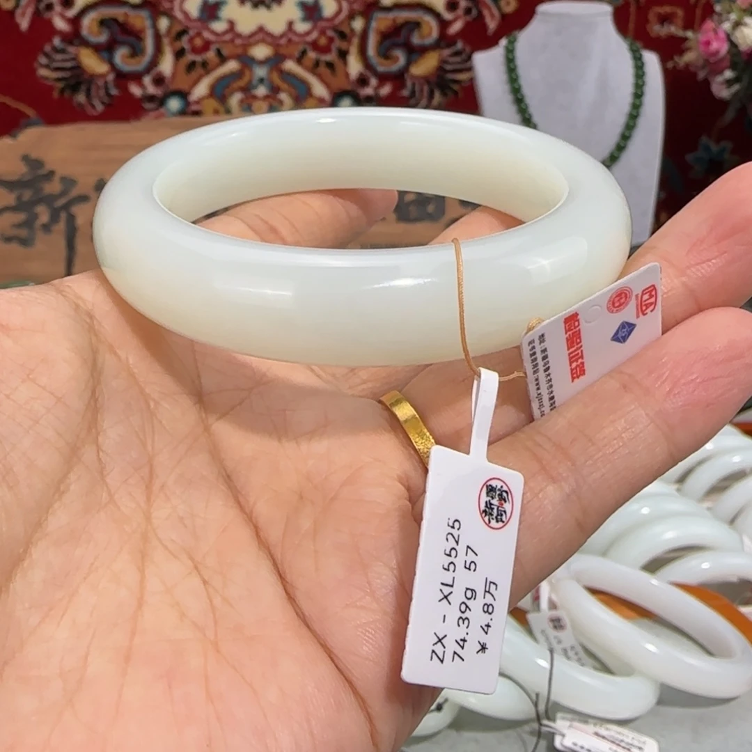 和田玉未镶嵌手镯  泥鳅背 新疆和田玉手镯