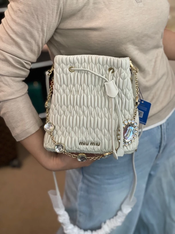 95新 MIU MIU/缪缪 阿白奢品/ 缪缪 白色褶皱水桶