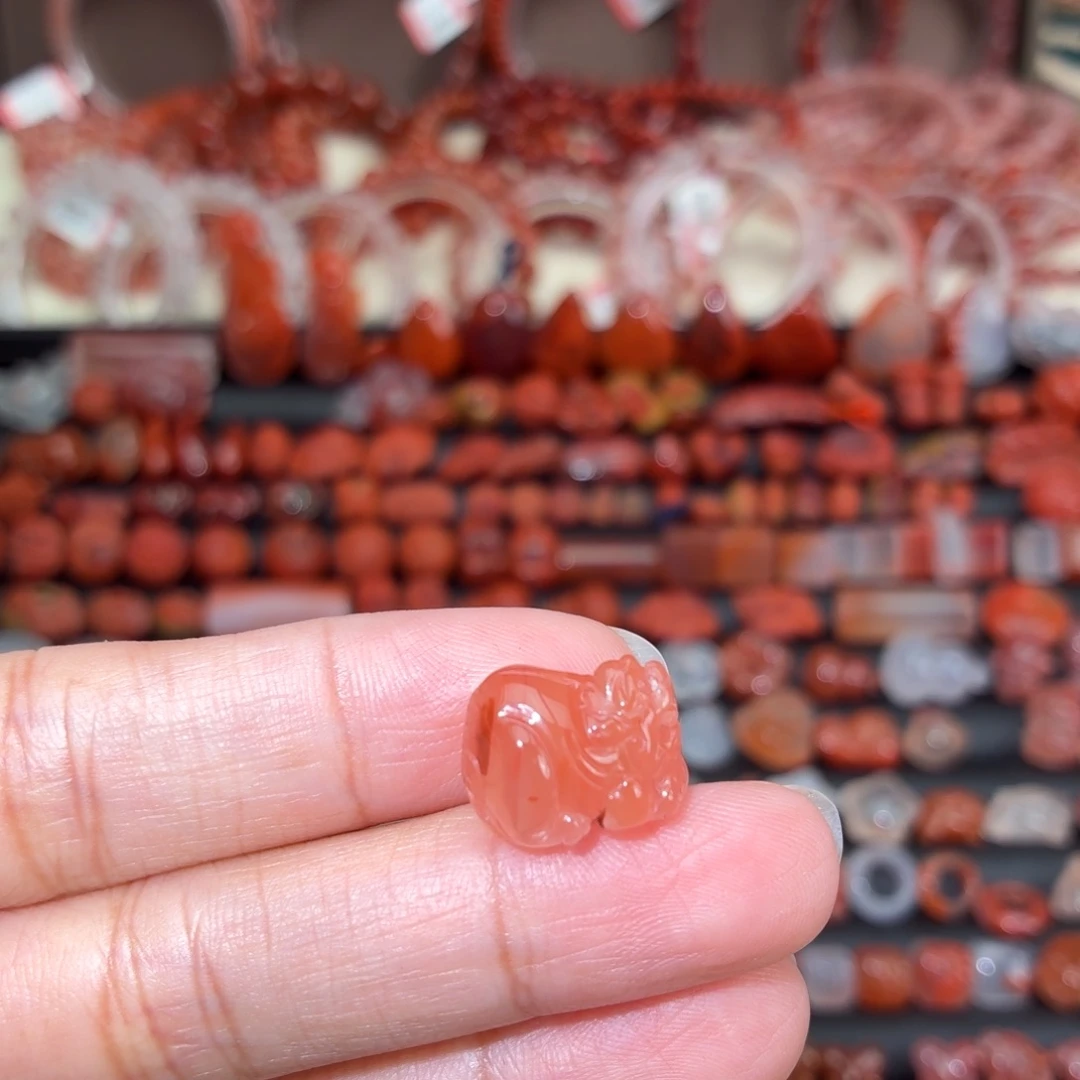 南红玛瑙未镶嵌颈饰貔貅