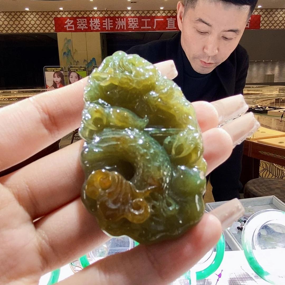 翡翠颈饰未镶嵌翡翠