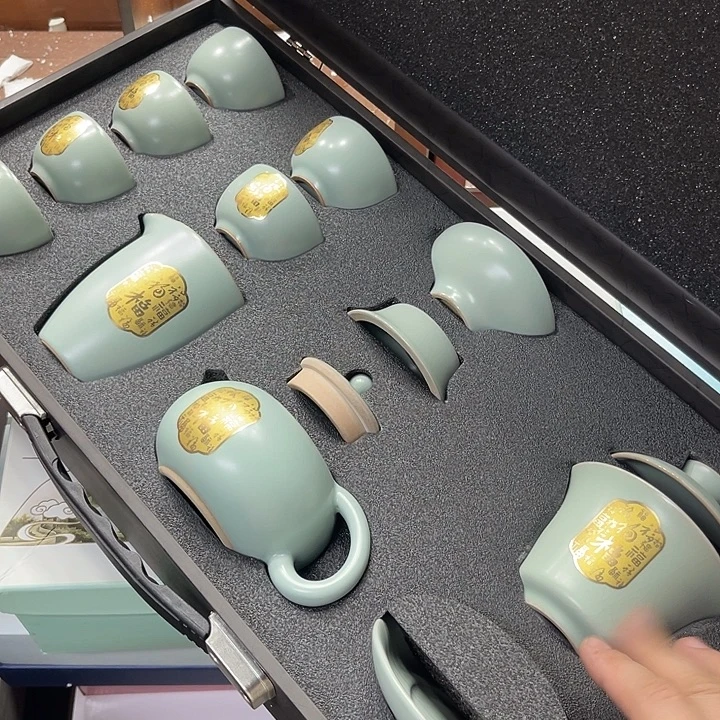 孤品茶具套装等。