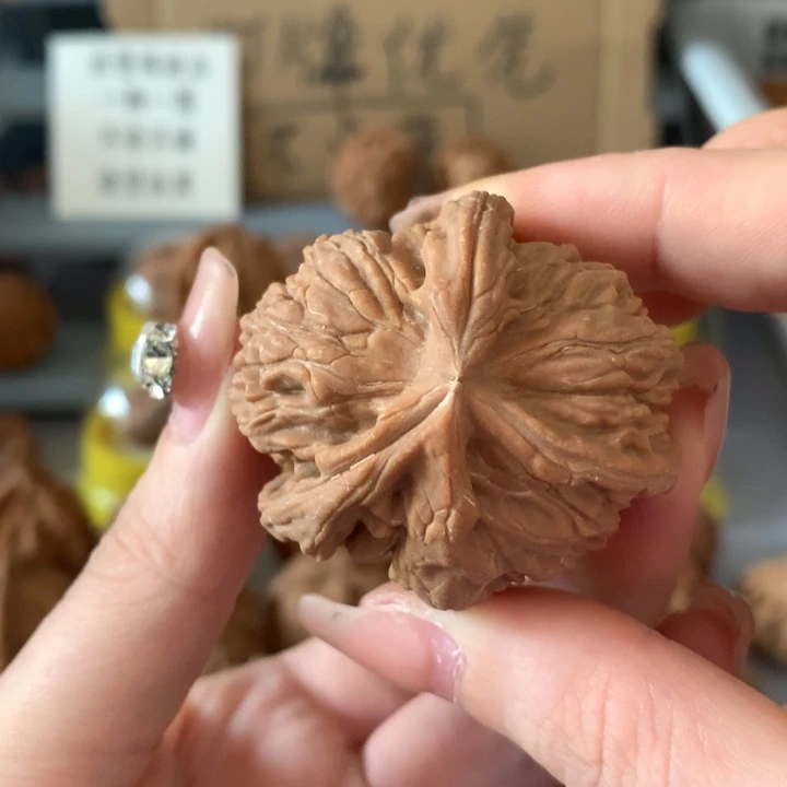找***龙吊坠文玩核桃异形单只，有瑕疵