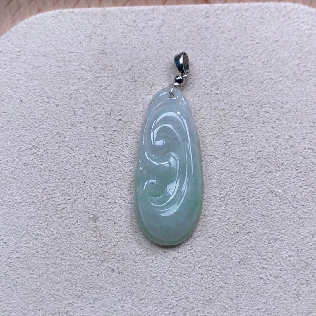 翡翠未镶嵌颈饰如意