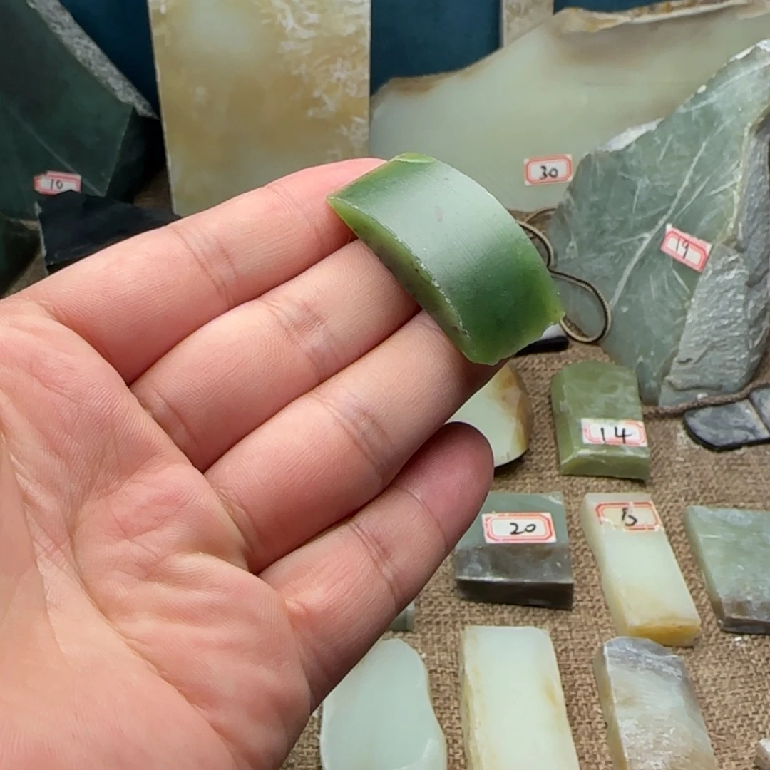和田玉（糖玉）未镶嵌珠宝奇石