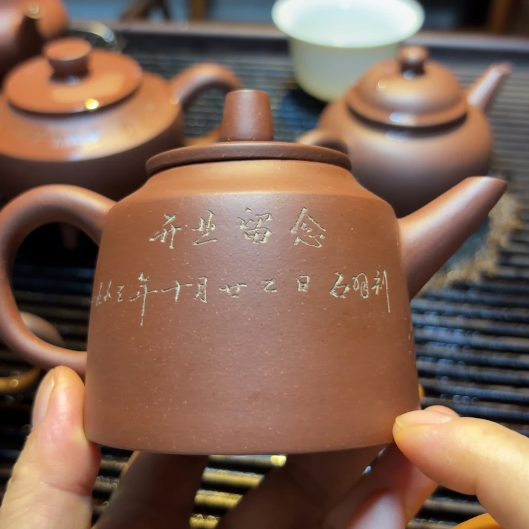 虎***紫砂茶壶紫砂壶上画出许多图案花纹精美