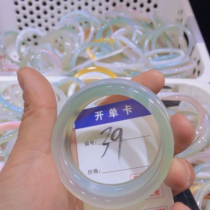 爪****玛瑙/玉髓未镶嵌手镯39