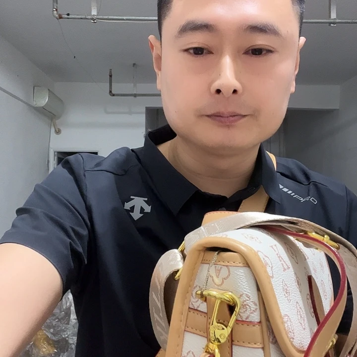 蚕丝水牛皮（革）锦纶小牛皮（革）