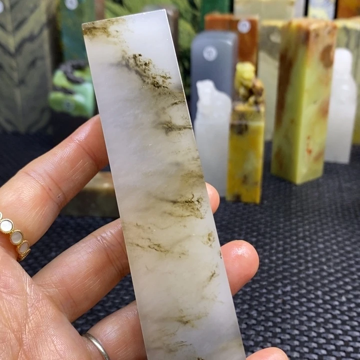 云南石一****狗青田石印章石