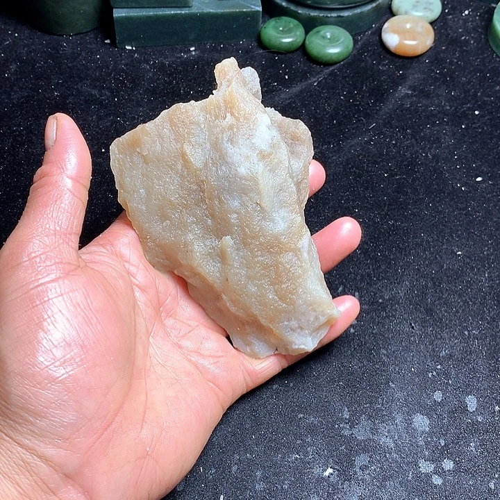 和田玉（糖玉）未镶嵌珠宝奇石