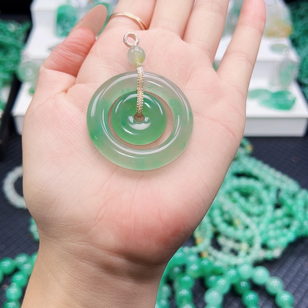 石英质玉（非洲翠）未镶嵌颈饰