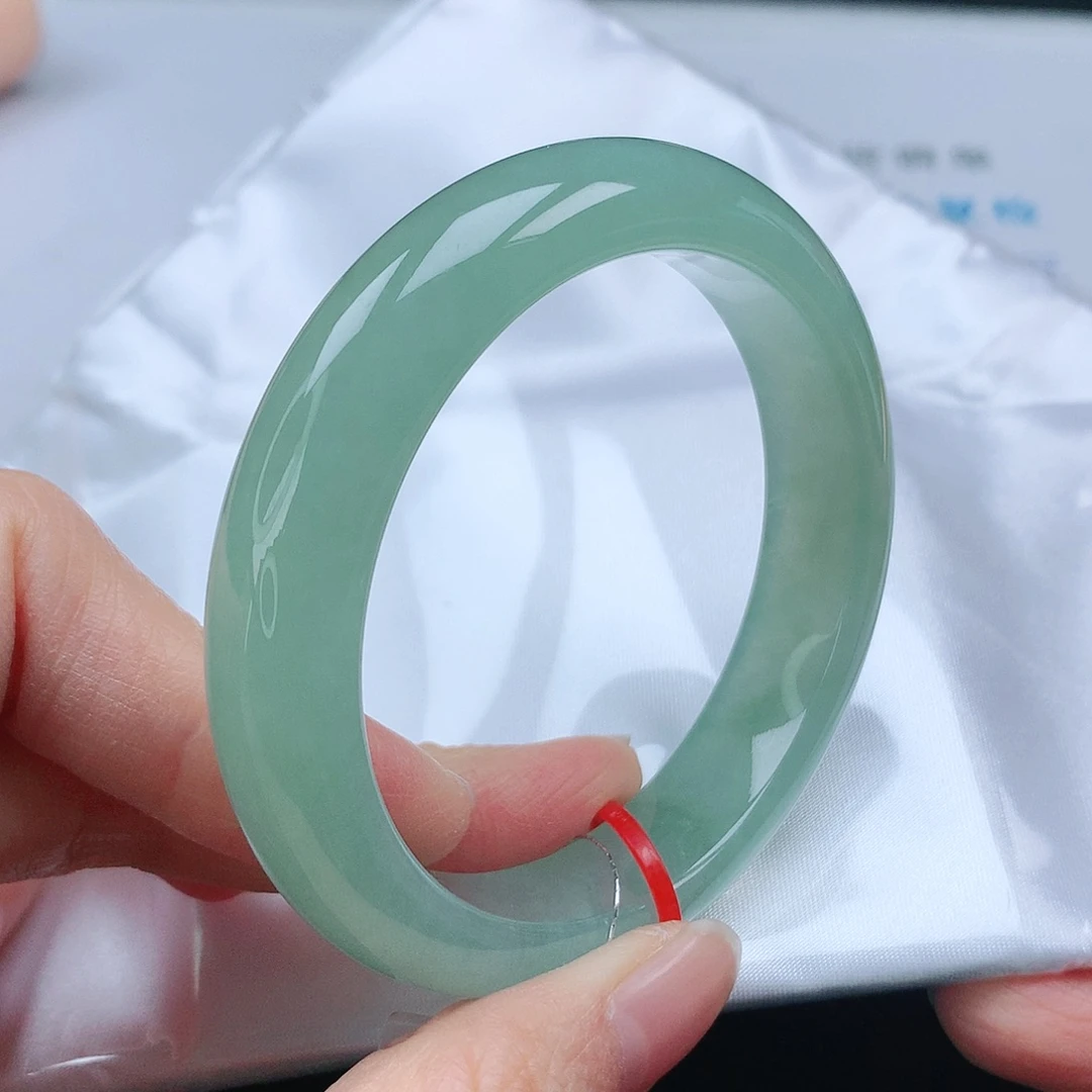翡翠手镯未镶嵌54圈