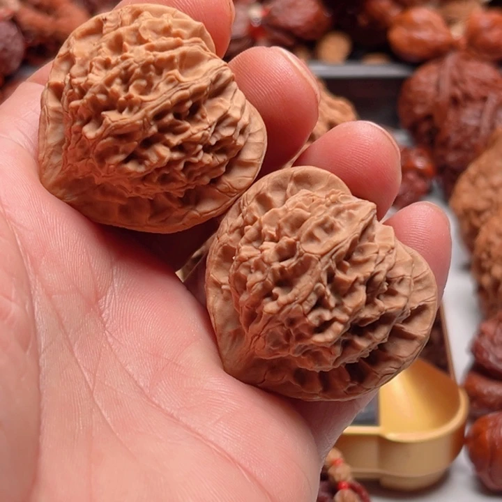 文玩核桃把件独家野生寿桃树头