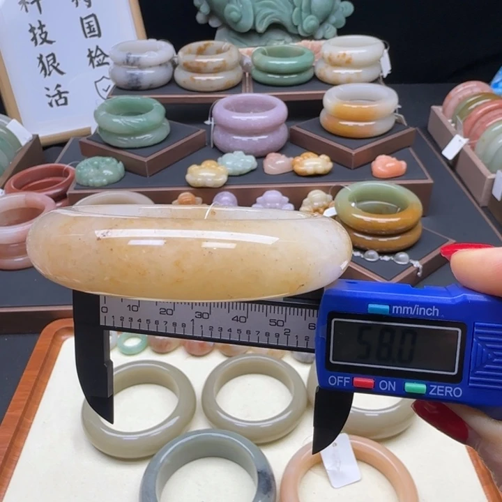 石英岩玉未镶嵌手镯