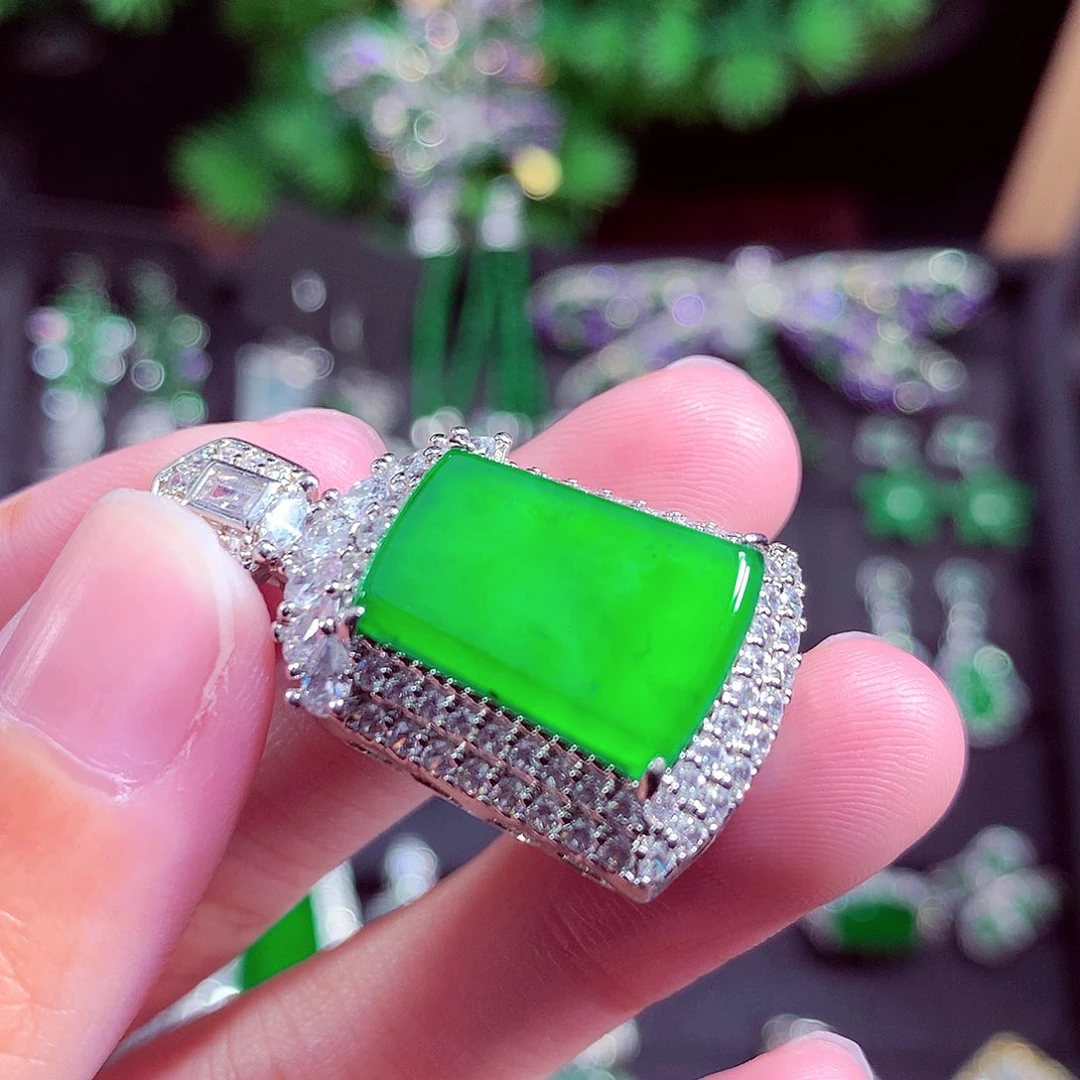 颈饰未镶嵌翡翠天然