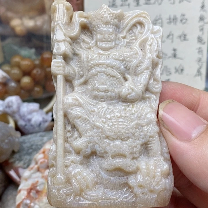 石英质玉未镶嵌颈饰有瑕