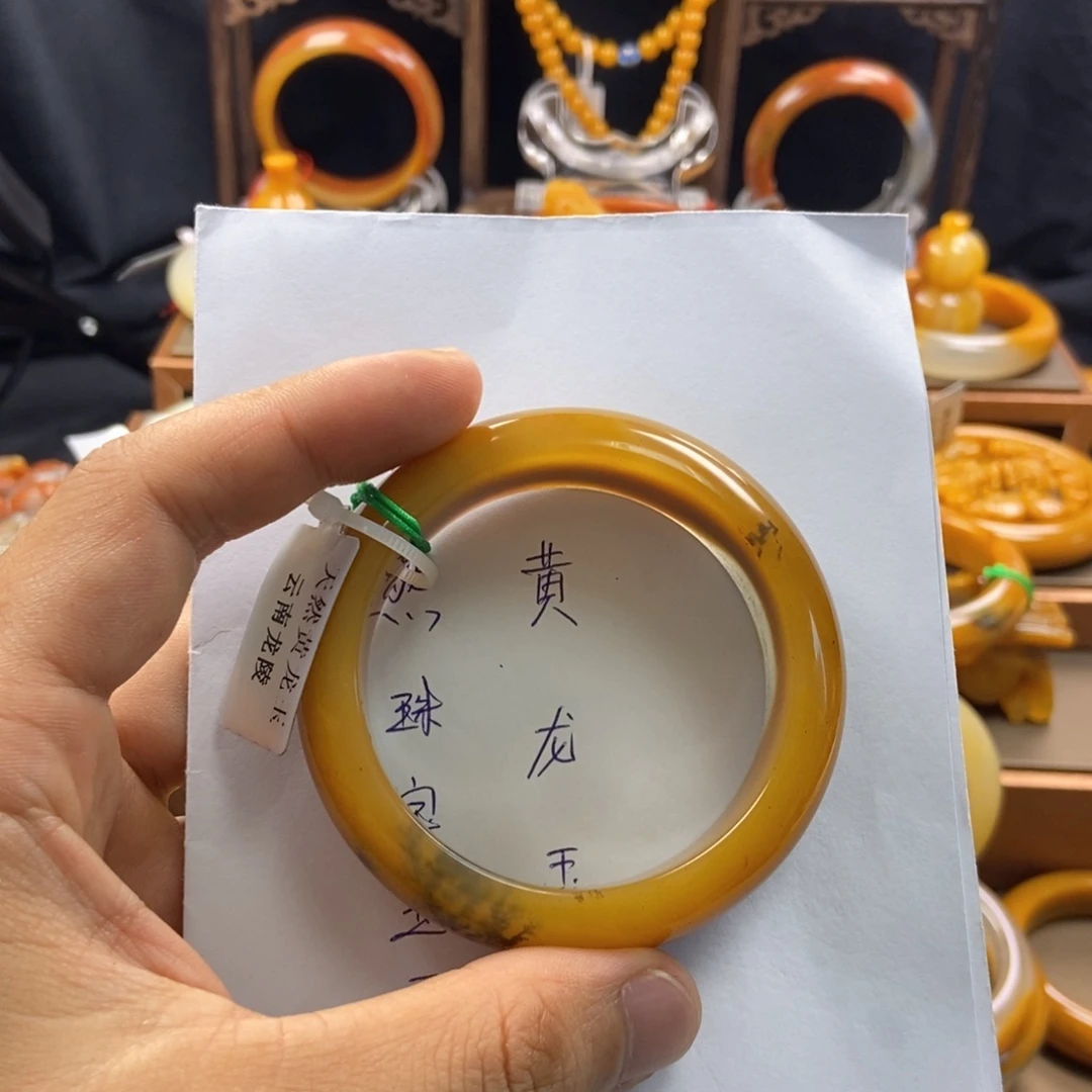 小***美未镶嵌石英质玉（黄龙玉）手镯