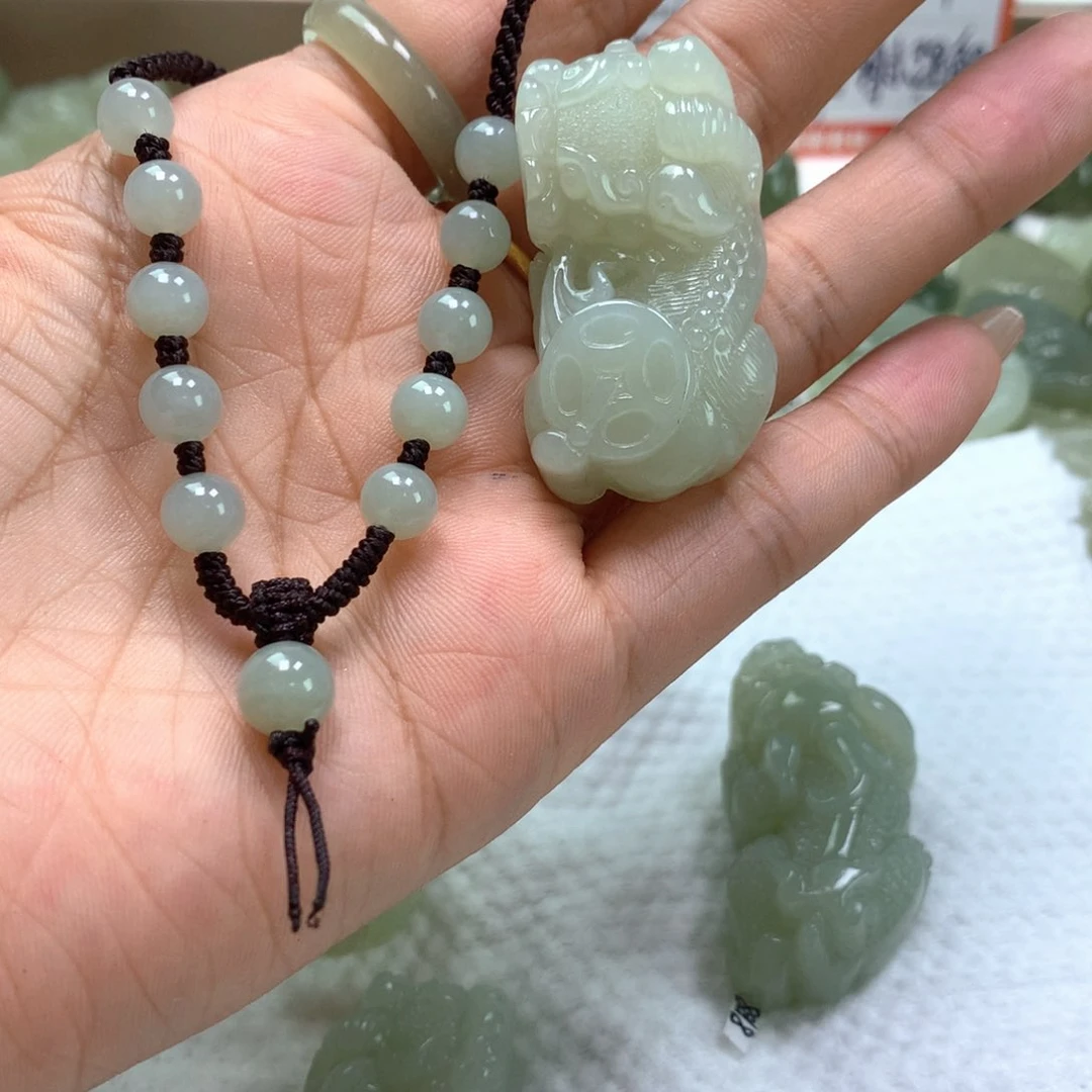 和田玉未镶嵌颈饰