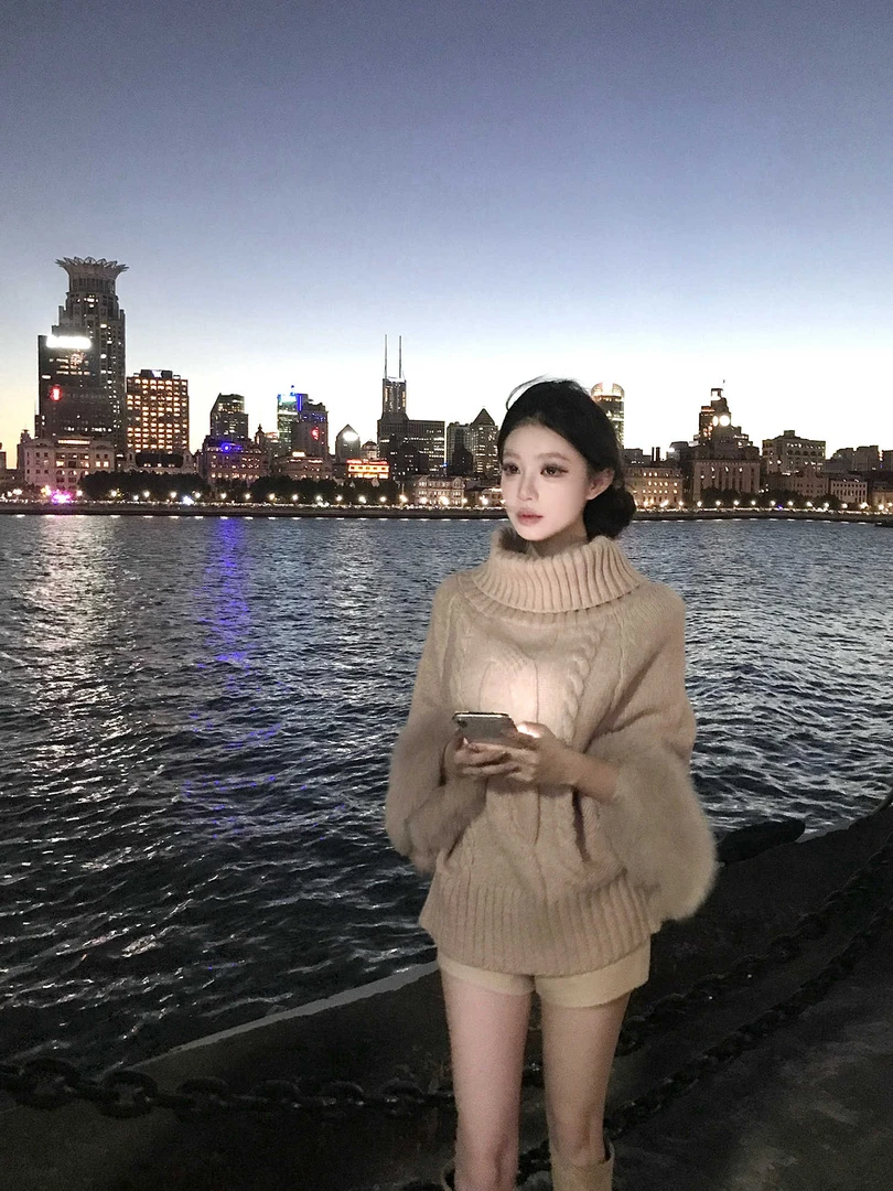 秋冬季一字肩高领两穿袖口狐狸毛高领羊毛混纺麻花针织上衣毛衣女