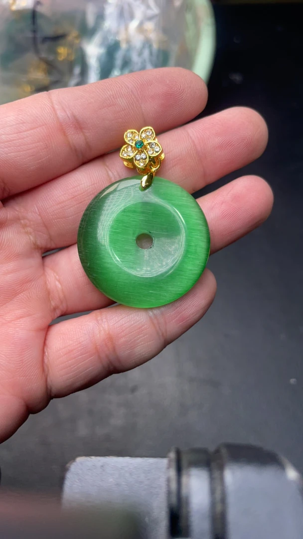 B403  绿猫平安扣吊坠