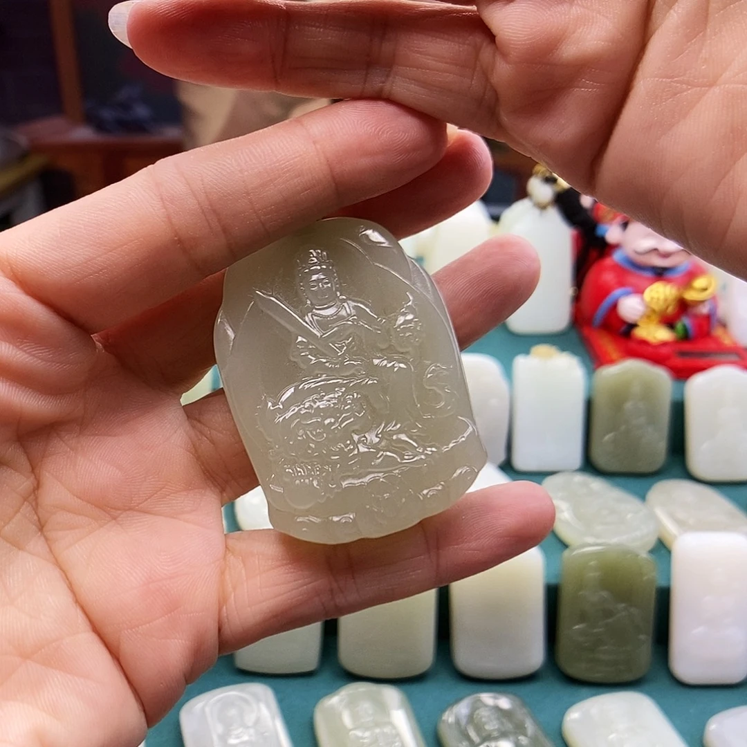 偉***颈饰未镶嵌和田玉