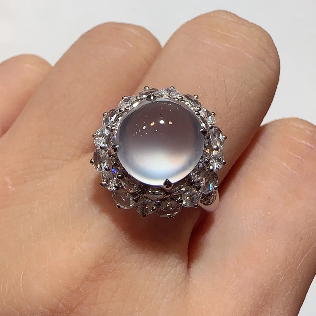 翡翠18K金镶嵌戒指蛋面