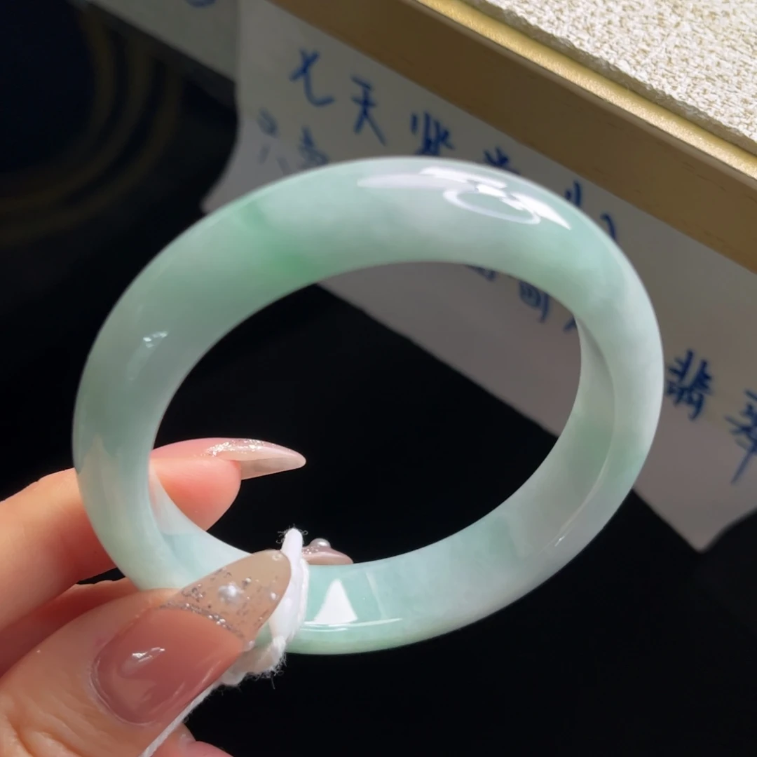 翡翠未镶嵌手镯手镯