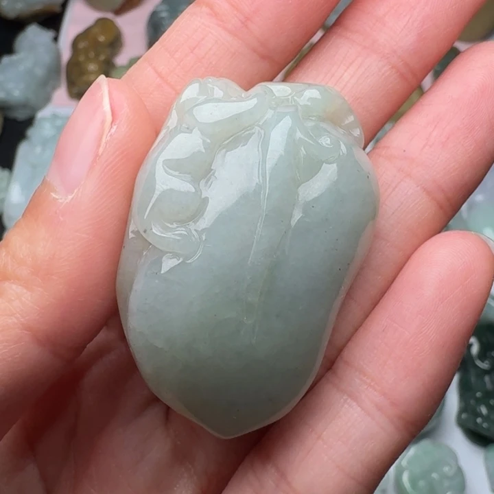 翡翠未镶嵌颈饰貔貅