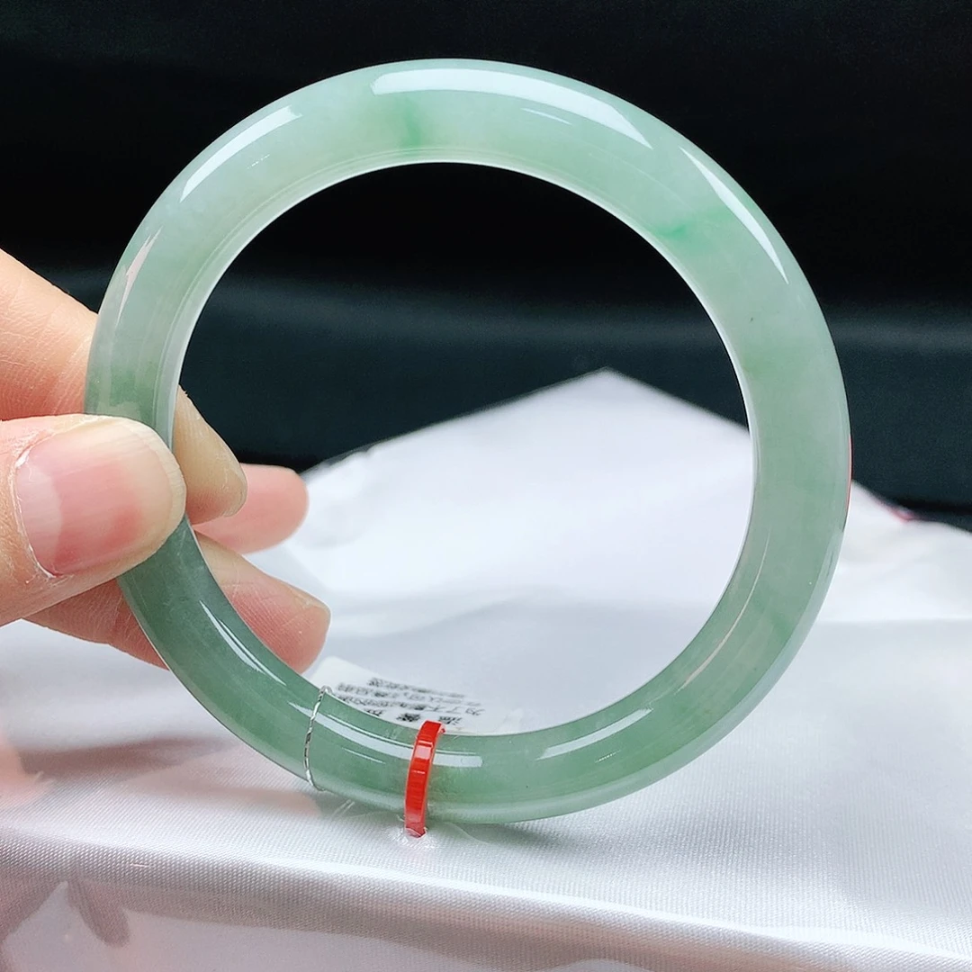 翡翠手镯未镶嵌55圈