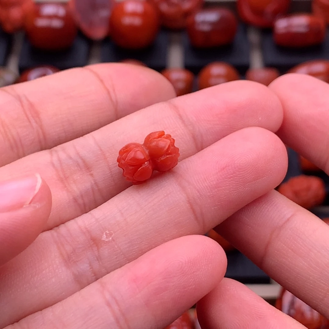 南红玛瑙未镶嵌精工并蒂莲8.3mm