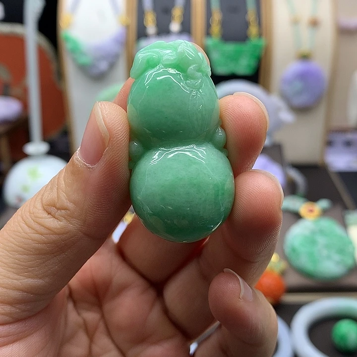 吊坠(赠链)未镶嵌翡翠