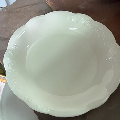 微瑕，不能明火，口径22，高度3，2个浮雕黑点