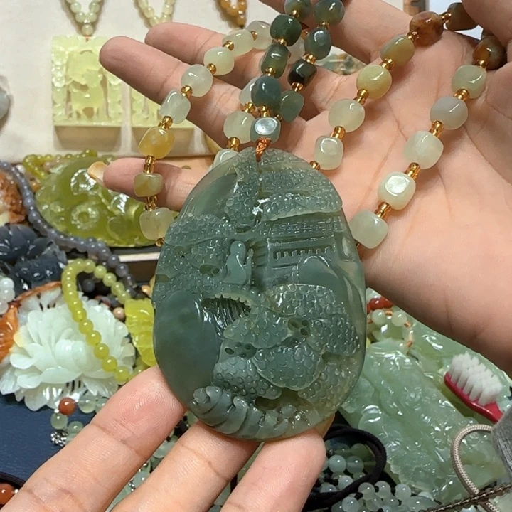 未镶嵌蛇纹石玉吊坠